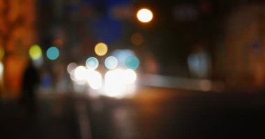 Şehir gece trafik atış defocused