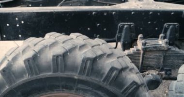 60'ların unutulmuş temel sokakta tekerlekli kamyon