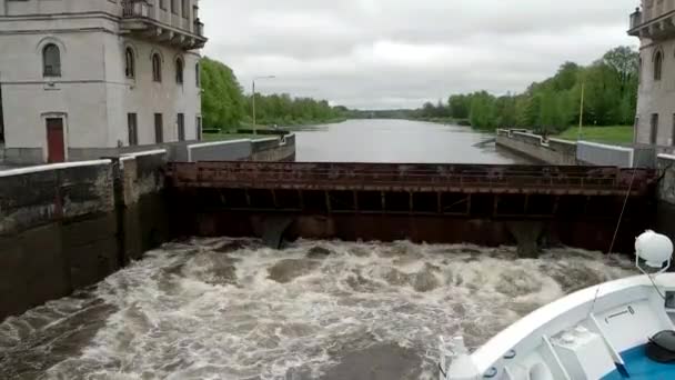 Apertura cancelli dell'acqua. Canale di Mosca — Video Stock