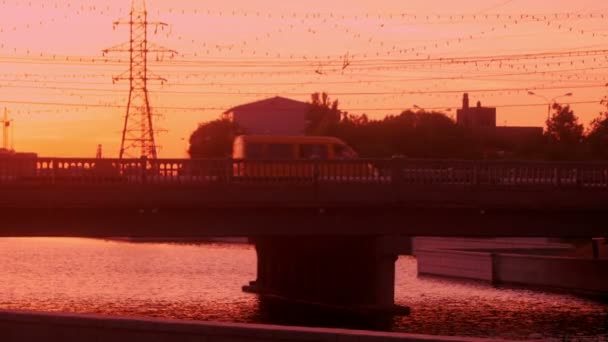 Şehir Köprüsü sabah, Astrakhan, Rusya Federasyonu — Stok video