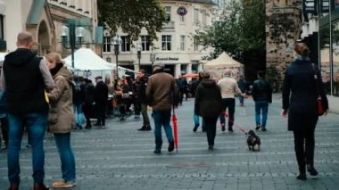 Bonn, Almanya, 23 Ekim 2017: bit pazarı Bonn Merkezi sokakta.