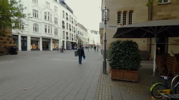 Bonn, Alemanha, 24 de setembro de 2017: Bottlerplatz para Sternton Street View No centro de Bonn — Vídeo de Stock