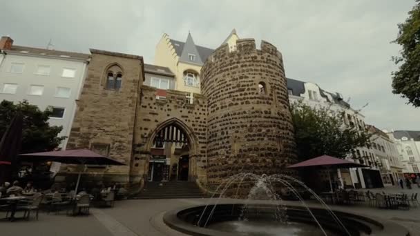 Bonn, Duitsland, 24 September 2017: Sterntor poorten. Street View In het centrum van Bonn — Stockvideo