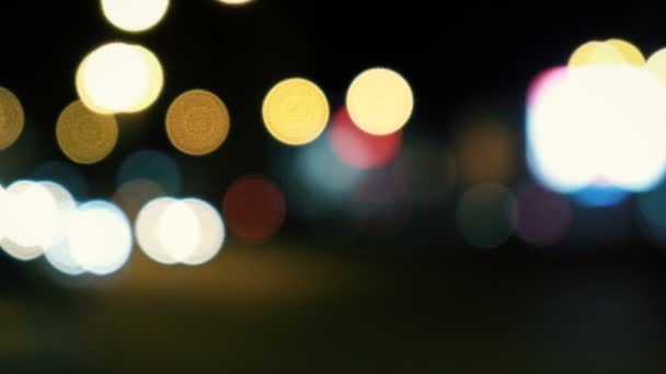 Cena da Noite Urbana. semáforos noturnos desfocados abstrato — Vídeo de Stock