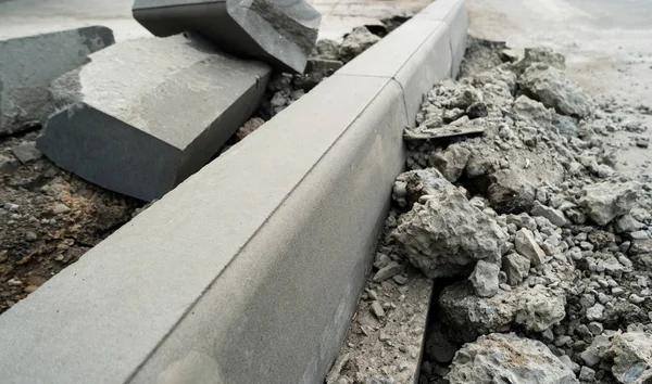 Beton kaldırım yükleme. Kaldırım döşemesi yenileme. Yol onarım.