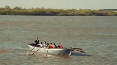 Astrakhan, Rusya Federasyonu, 27 Nisan 2018: izci kürek takımı eading izci tarafından