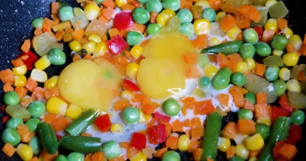 Adding many quail eggs over a mix of different vegetables. — Stock Video