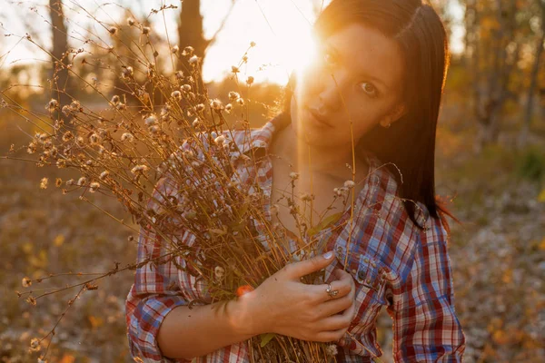 Young Woman With Banch Of Wildflowers In Her Hands Backlit. Vintage Color Image — Stock Photo, Image