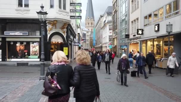 Bonn, Germany 04 October 2019 : Walking in the city street towards the Bonner Munster Cathedral square — ストック動画