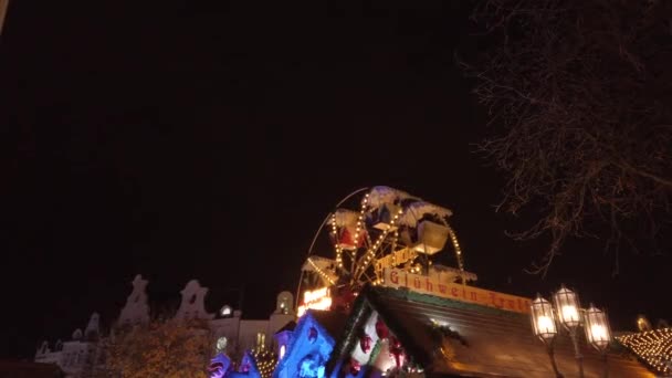 Bonn Németország, 2019. november 23.: Karácsonyi vásár óriáskerékkel — Stock videók