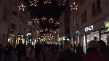 Bonn Almanya, 23 Kasım 2019: Christmas market sokağı