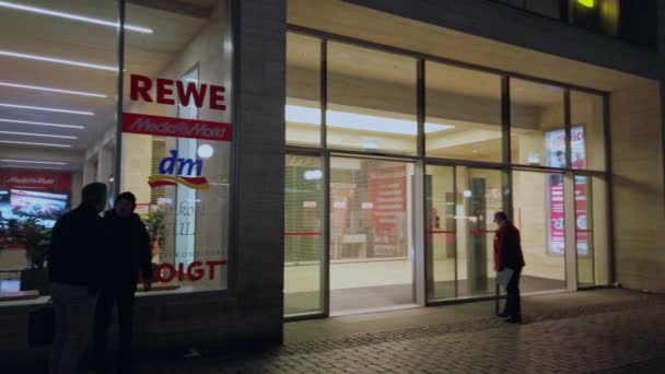 Bonn, Germany - 14 of Dec., 2019: exterior of the entrance of REWE supermarket in Bonn — ストック動画