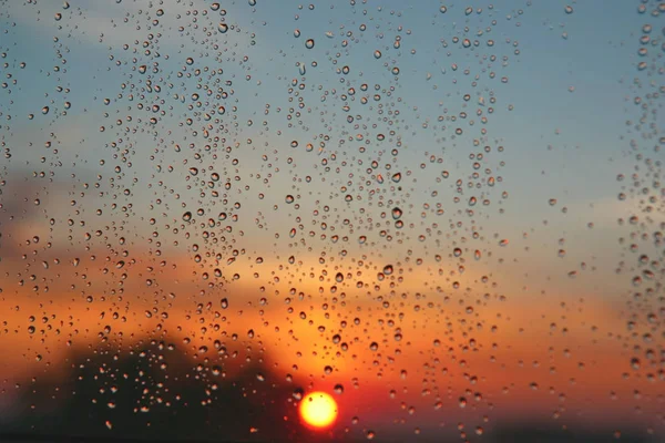 Gotas de lluvia en la ventana — Foto de Stock