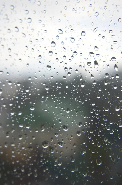 Gouttes de pluie sur la fenêtre, jour de pluie — Photo