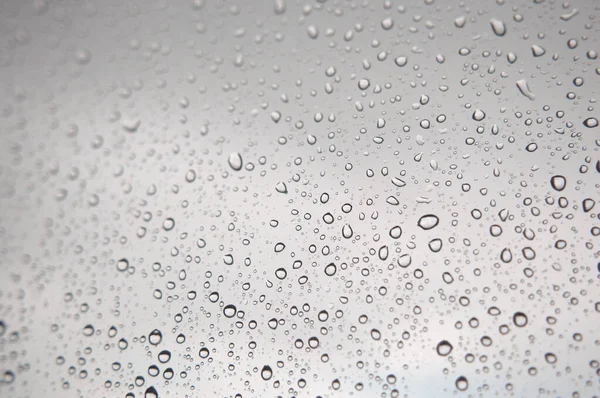 Gouttes de pluie sur la fenêtre, jour de pluie — Photo