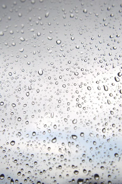 Gotas de chuva na janela, dia chuvoso — Fotografia de Stock