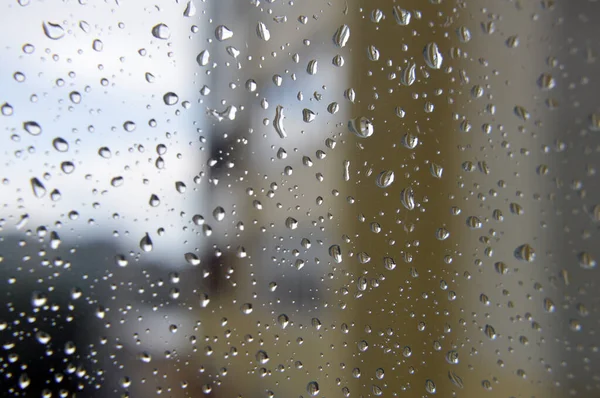 Gotas de lluvia en la ventana, día lluvioso —  Fotos de Stock