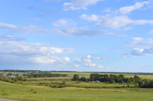 Sommerlandsbylandskap – stockfoto