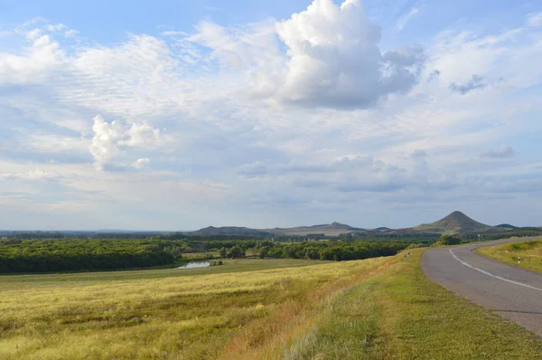 Sommaren byn landskap — Stockfoto