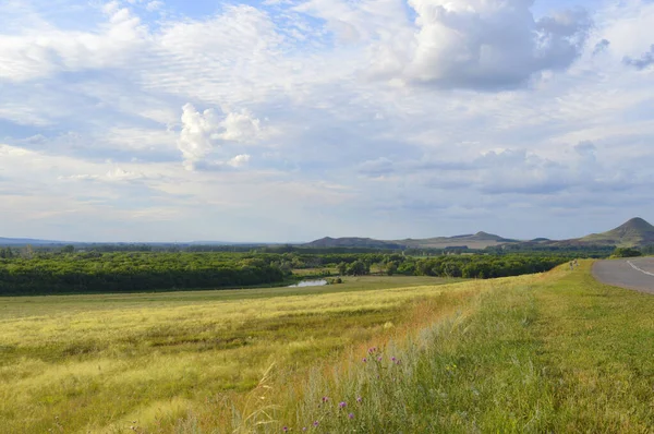 Sommaren byn landskap — Stockfoto