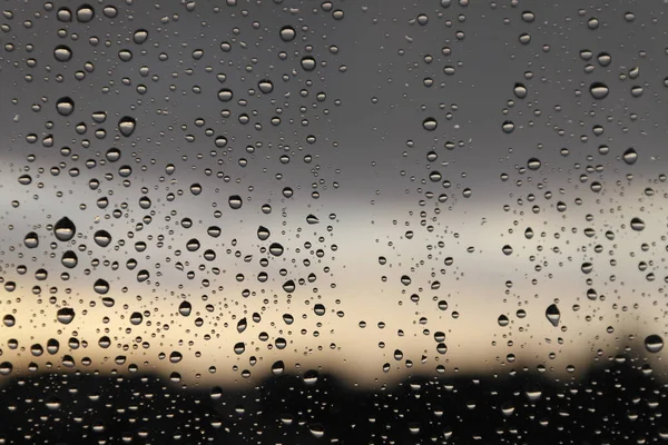 Regentropfen am Fenster — Stockfoto