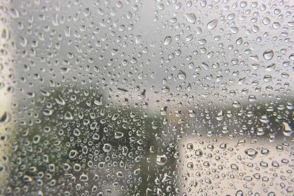 Gotas de lluvia en la ventana — Foto de Stock