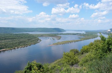 Nehirle güzel manzara