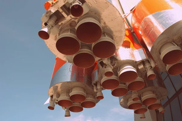 Motor de mísseis primeiro passo do foguete espacial Fotos De Bancos De Imagens