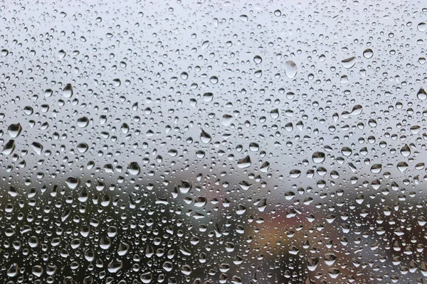 Cae lluvia sobre la ventana — Foto de Stock