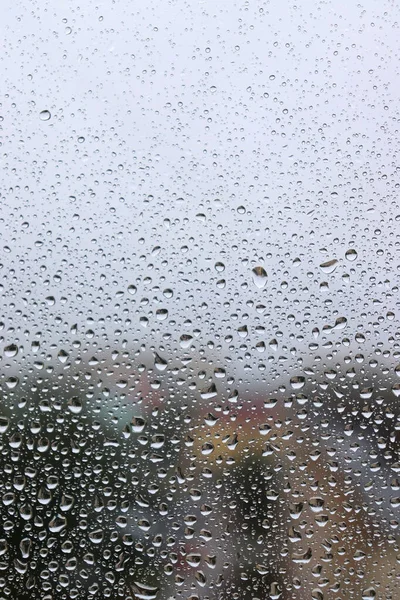 Падіння дощу на вікно — стокове фото