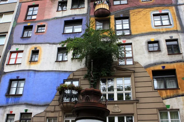 하우스 Hundertwasserhaus 건축가 Krawina 비엔나 오스트리아와 오스트리아 예술가 프리덴슈라이히 — 스톡 사진