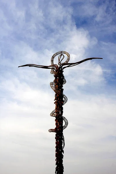 ヨルダンのネボの上に真ちゅう製の蛇 ストック画像