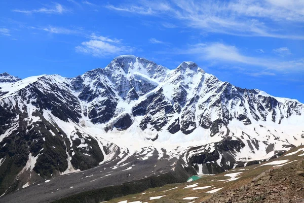 Yüksek dağlar peyzaj — Stok fotoğraf