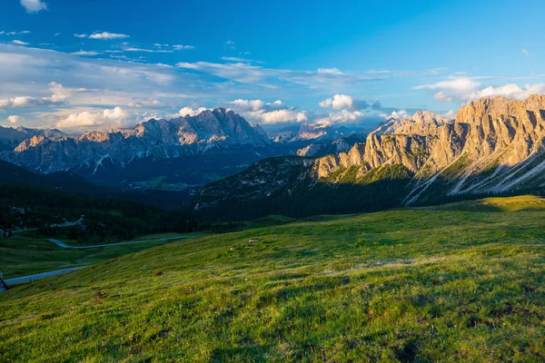 Coucher de soleil dans les Dolomites Alps.Italy — Photo