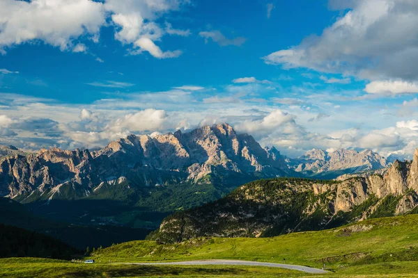 Puesta de sol en los Alpes Dolomitas. Italia —  Fotos de Stock