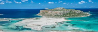Elafonisi (Elafonissi) Adası kumsalda. Crete, Yunanistan