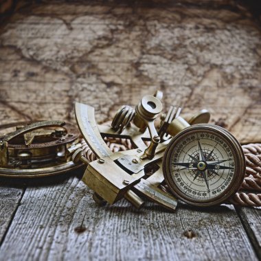 Pusula, sextant ve spyglass