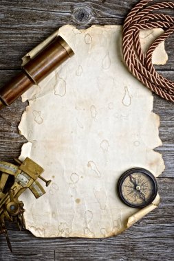 Pusula, sextant ve spyglass ahşap üzerinde