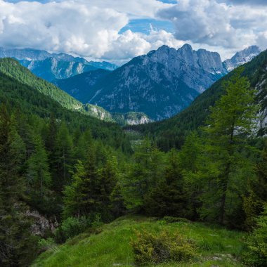 Dağlar Vrsic geçmek
