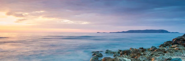 Belo pôr do sol no oceano. — Fotografia de Stock