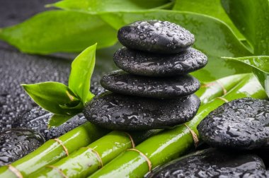 zen bazalt taşları ve bambu