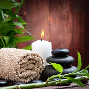 zen bazalt taşları ve bambu 