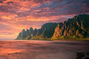 Davil'ın çene. Norwey, ada Senja