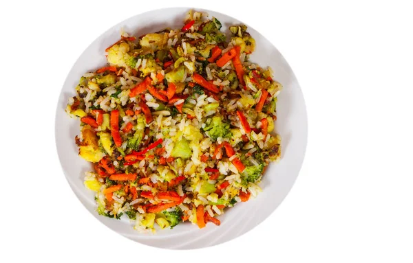Смешанные овощи с рисом в тарелке. вид сверху. изолированные на белом — стоковое фото