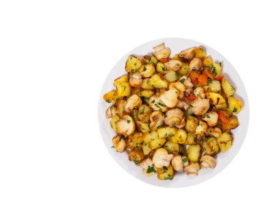 Mantar ile kızarmış patates. Üstten Görünüm. beyaz izole