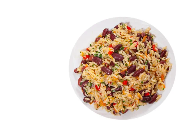 Reis mit roten Bohnen und Gemüse. Ansicht von oben. isoliert auf weiß — Stockfoto
