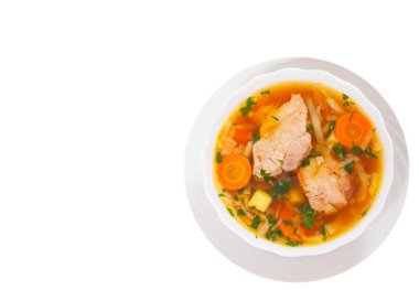 Etli lahana çorbası. Üstten Görünüm. beyaz izole