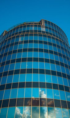 modern ofis binası gökyüzü arka planı