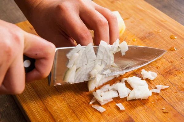 Soğan Doğrama ahşap kurulu şefler eller