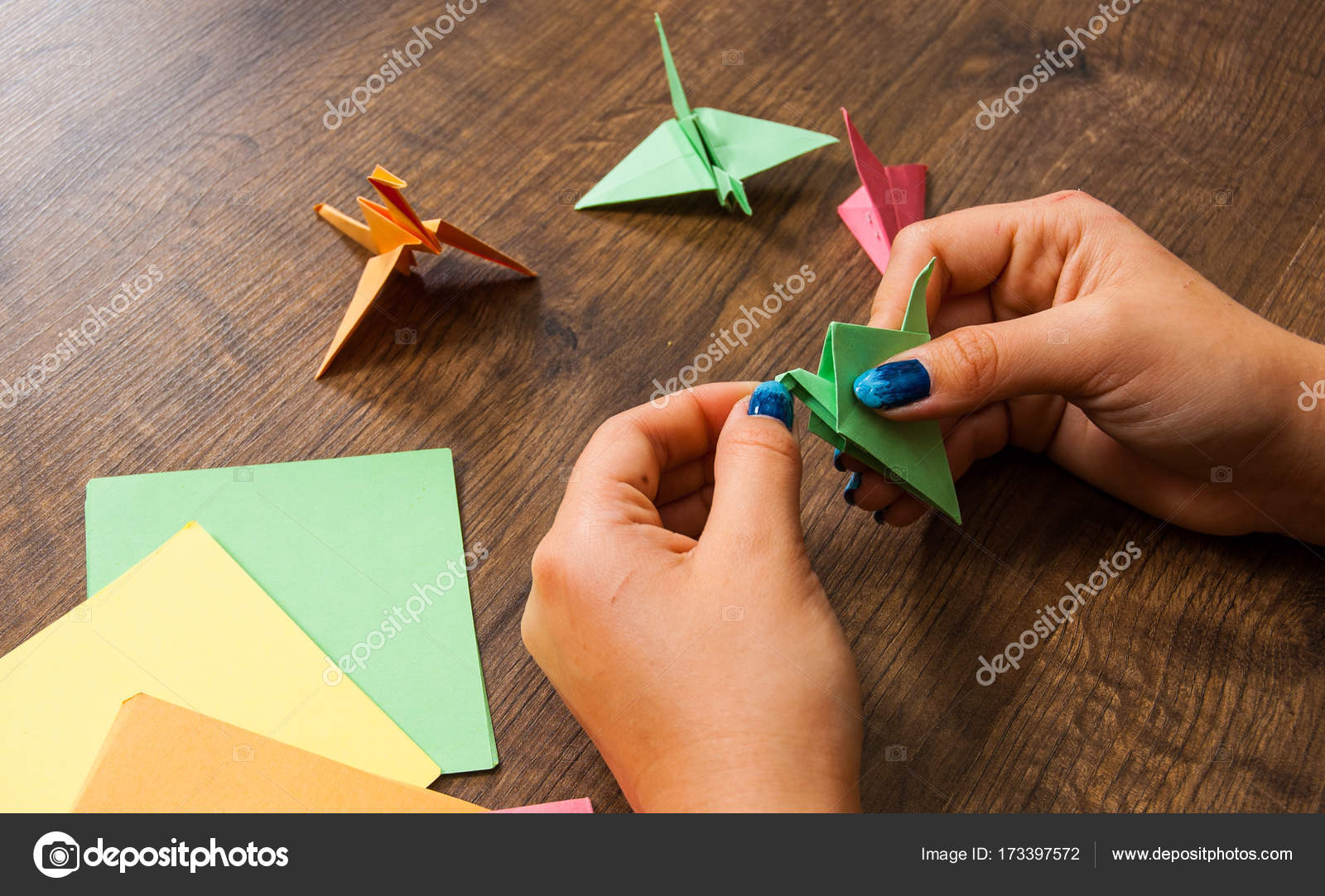 Die Kreativität Von Kindern Hergestellt Aus Papier Origami